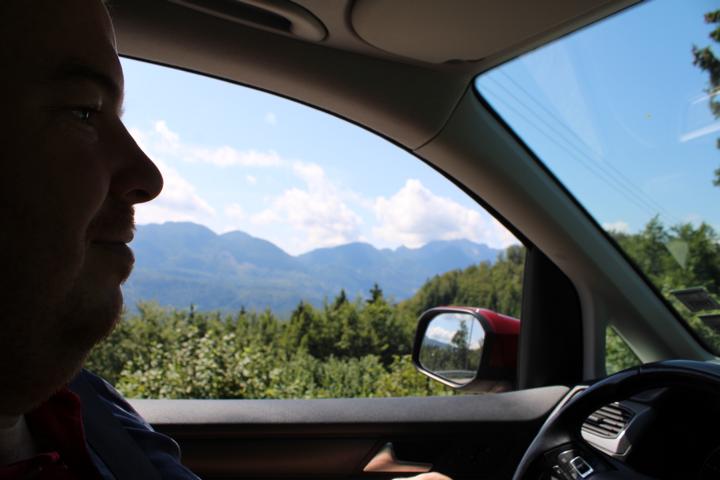 Blick aus dem Autofesnter Der Bohinja See